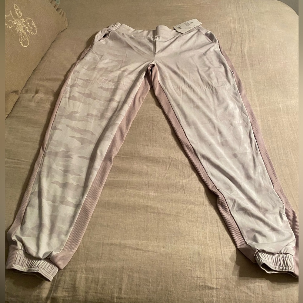 Athleta Brooklyn Lined Camo joggers